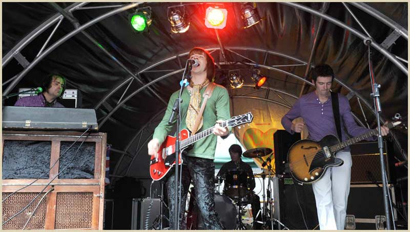 Small Fakers live in London