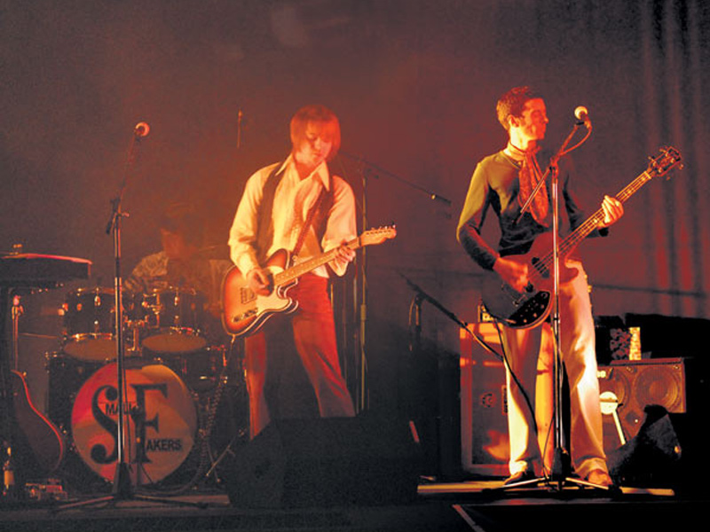 Small Fakers performing Ogdens Nut Gone Flake in Warwick