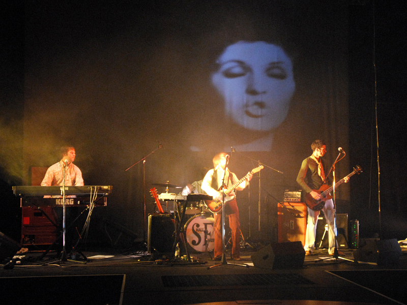 Small Fakers performing Ogdens Nut Gone Flake in Warwick